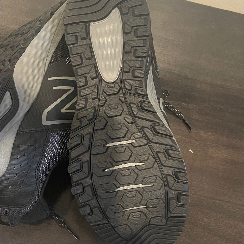 New Balance Men's Gray and Black Athletic Shoes size Men’s 9 - Picture 5 of 6